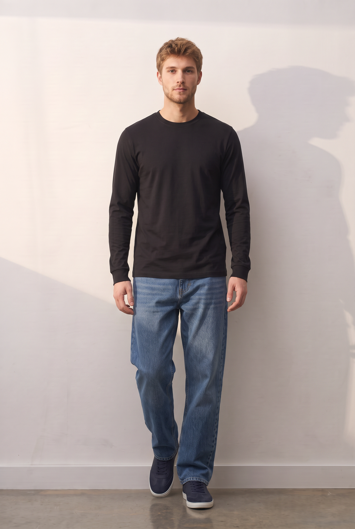 Modal Long-Sleeve siyah tişört — model üzerinde, ön