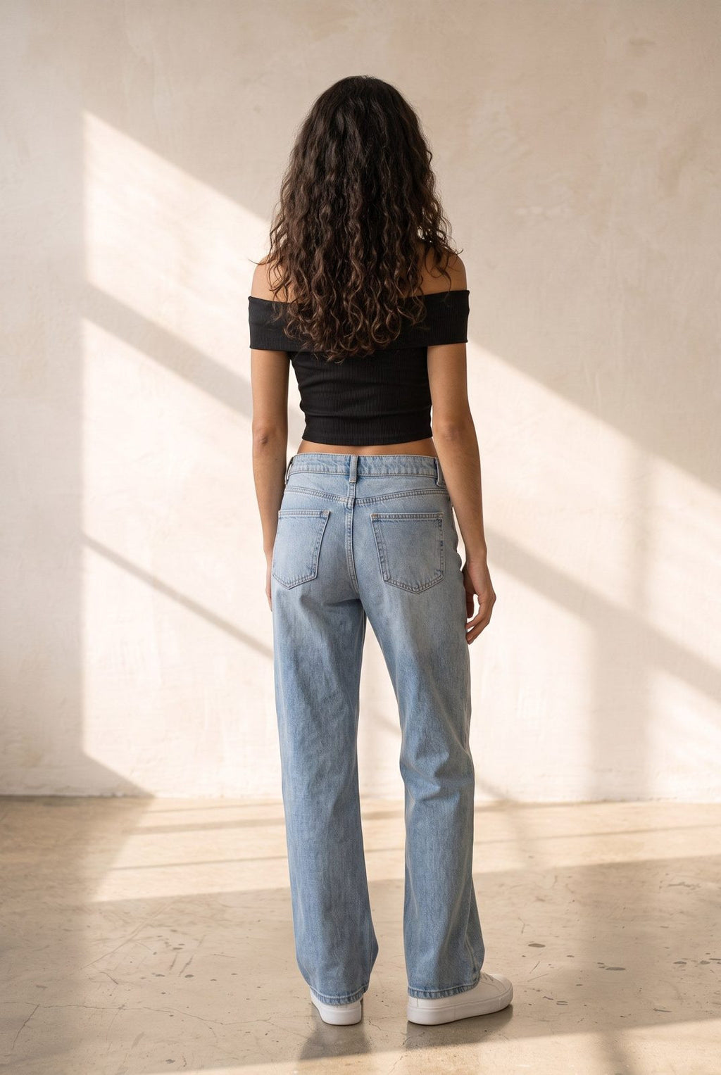 Madonna Yaka Crop Top - model arka