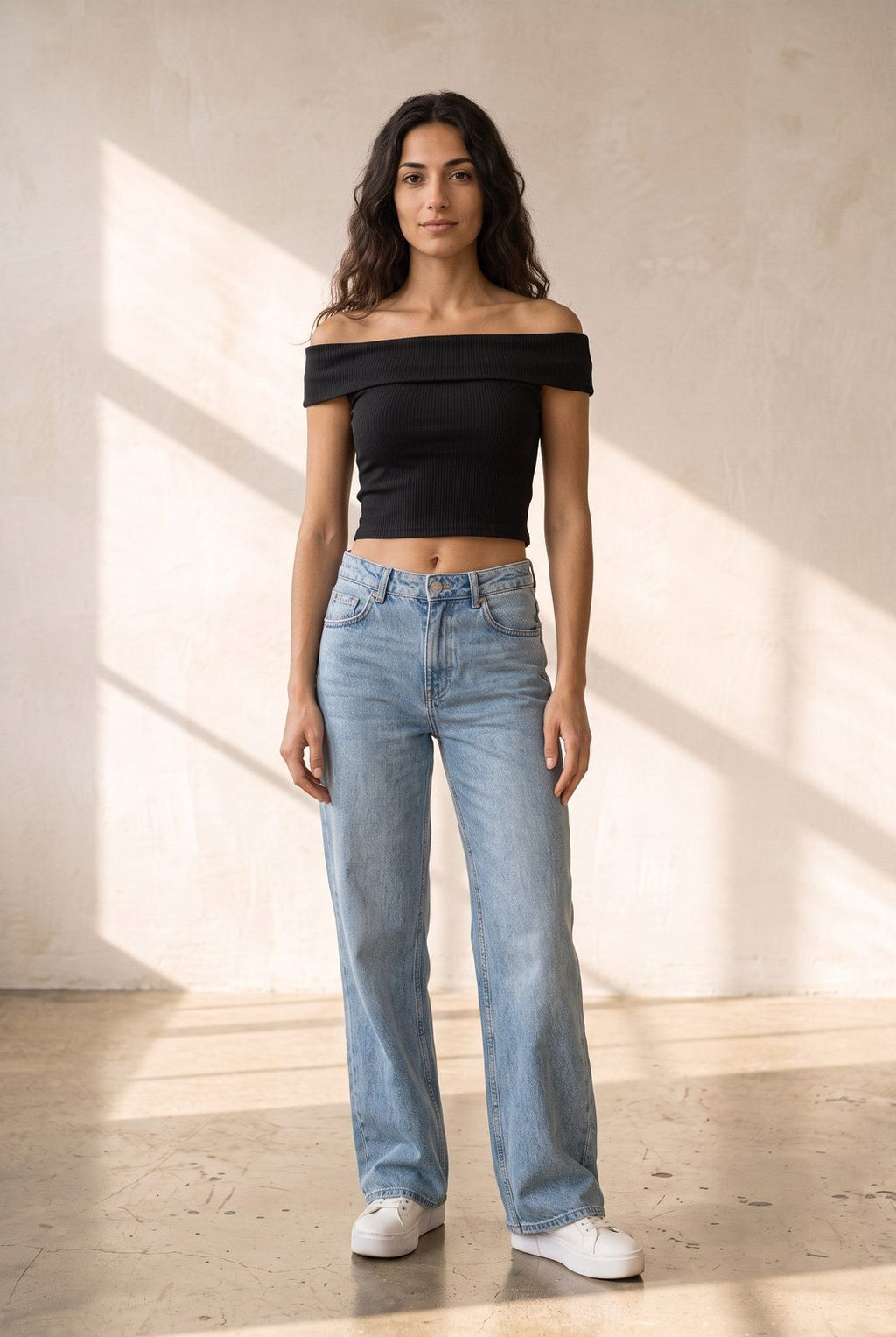 Madonna Yaka Crop Top - model ön